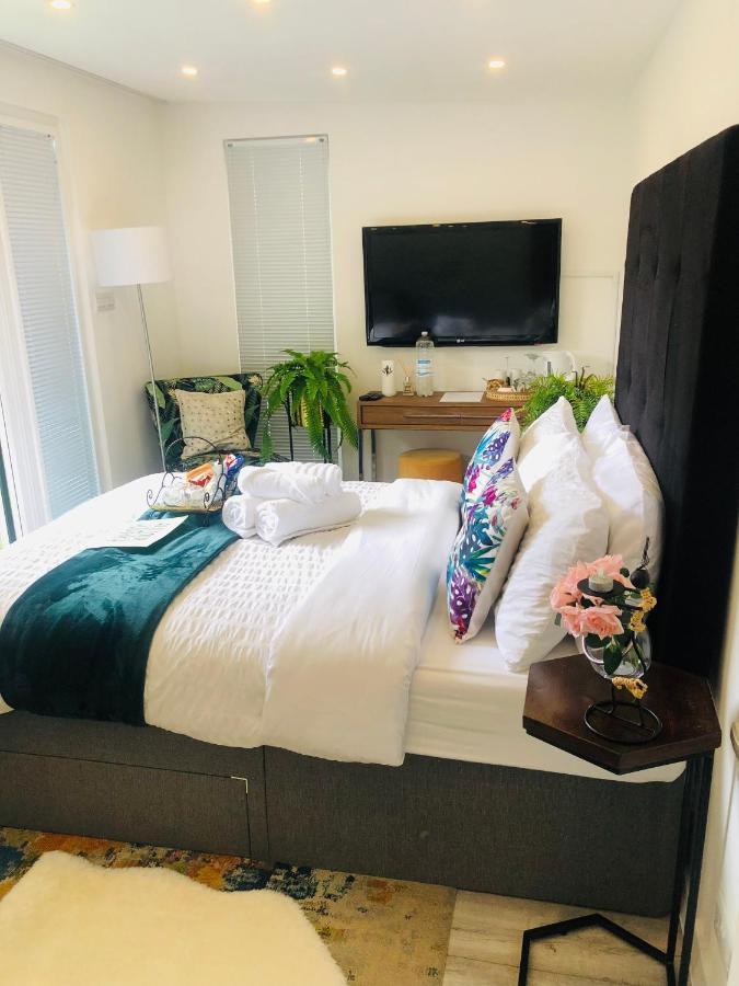 Meezee Pearl Double Bed Lodge With Free Parking Селфорд Екстер'єр фото