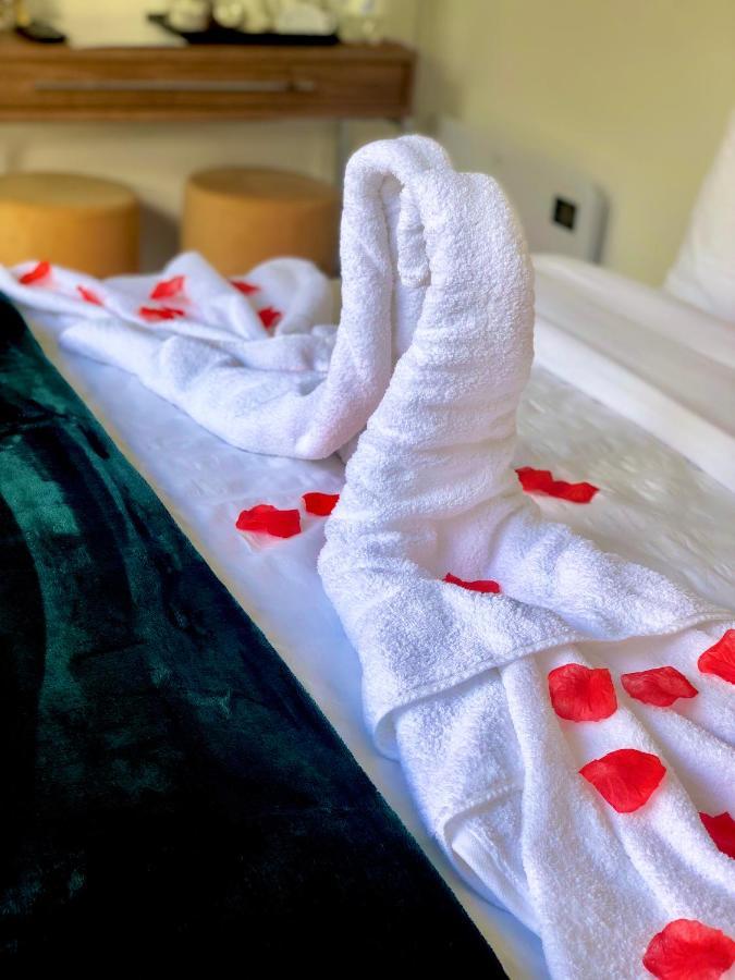 Meezee Pearl Double Bed Lodge With Free Parking Селфорд Екстер'єр фото